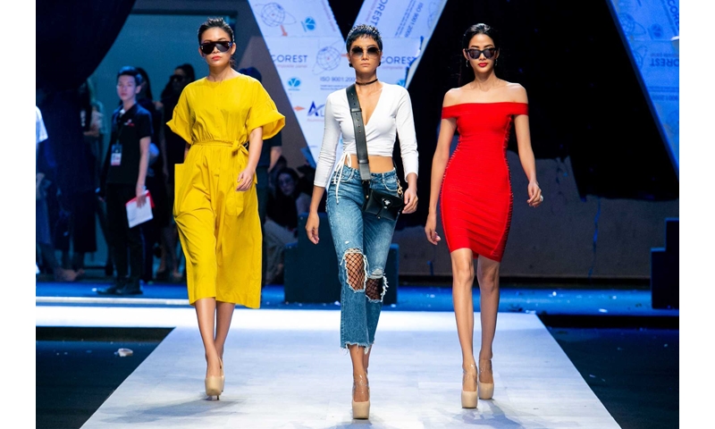 HOA HẬU H’HEN NIÊ, Á HẬU HOÀNG THÙY, Á HẬU MÂU THỦY DIỄN MỞ MÀN “VIETNAM INTERNATIONAL FASHION WEEK 2018”